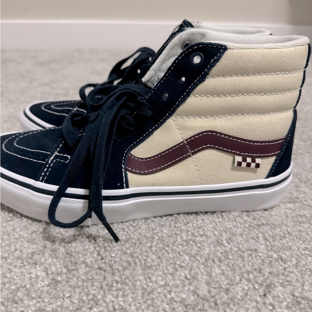 Vans Men's Skate Sk8-Hi Dress Blues
Turtledove White Canvas Suede shoes